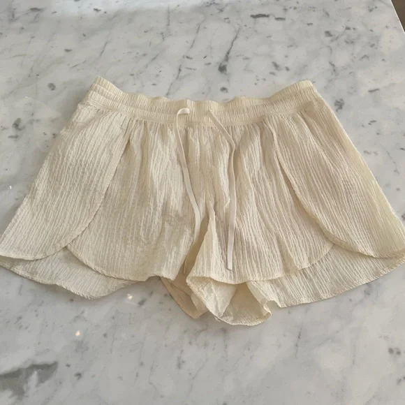 Preowned Lululemon Negative Split Textured Run Short 2.5" Cream Shorts Small - Picture 1 of 7